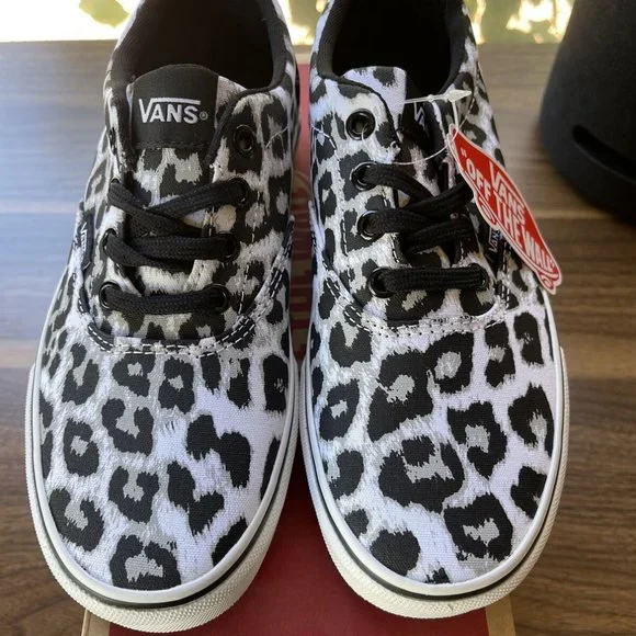 SALE** Vans Doheny Women’s sz 6 Snow Leapord Skate Shoe - Picture 2 of 7